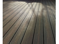 英國住宅庭院地板